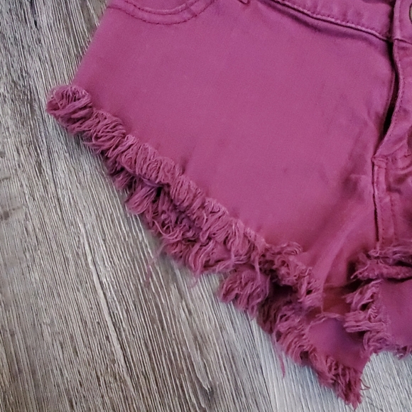 Cotton On Cutoff Shorts - Picture 2 of 5